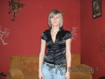 Jeansy Vero Moda, http://www.allegro.pl; Bluzka Bershka, http://www.allegro.pl