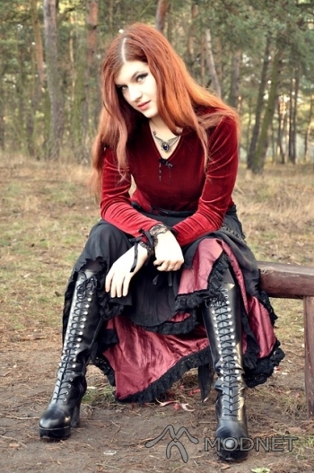 Naszyjnik Alchemy Gothic, http://www.rockmetalshop.pl; Kozaki Demonia, http://www.gothicdream.eu
