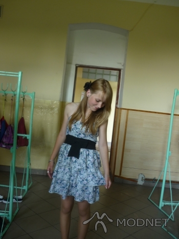 Broszka NO NAME, http://www.allegro.pl; Sukienka New Look, http://www.allegro.pl