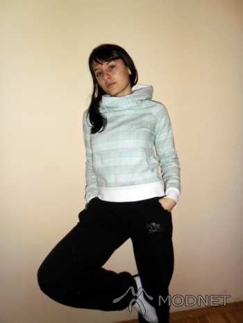 Spodnie Moodo, MOODO Urban Fashion Mode Garwolin; Bluza H&M, http://www.allegro.pl; Skarpetki Adidas, Arkadia Warszawa