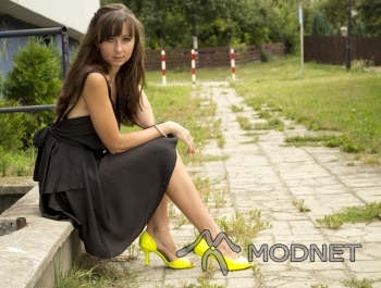 Czółenka romwe, http://www.romwe.com; Sukienka romwe, http://www.romwe.com; Bransoleta Apart, http://www.allegro.pl