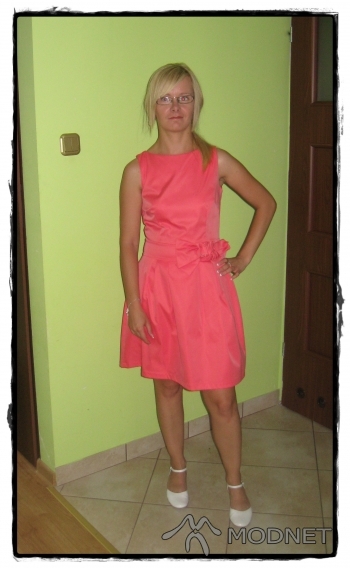 Sukienka Rossa Miss, http://www.allegro.pl; Buty Ryłko, http://www.rylko.pl