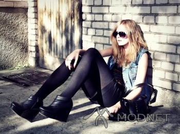 Rajstopy Gatta, http://www.allegro.pl; Botki Truffle shoes, http://www.allegro.pl