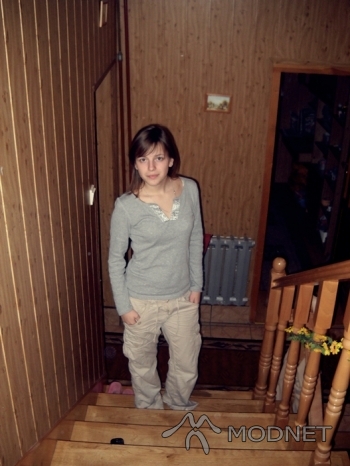 Spodnie Vero Moda, http://www.allegro.pl; Bluzka Loft, http://www.allegro.pl