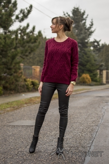 Sweter romwe, http://romwe.com; Buty NO NAME, http://allegro.pl