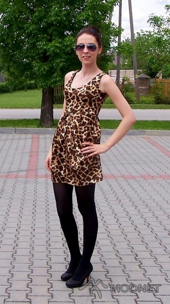 Sukienka Tally Weijl, Dyskont odzieżowy Tarnów; Rajstopy NO NAME, http://www.allegro.pl; Szpilki NO NAME, Chiński Supermarket Tarnów