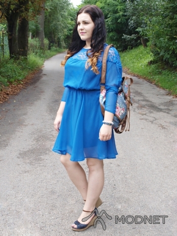 Sukienka Japan, http://www.allegro.pl; Sandały New Look, http://www.allegro.pl